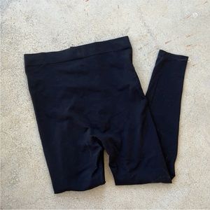 BLANQI Black Maternity Leggings
A little wear, some pilling
Size XL